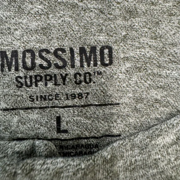 Mossimo Target Men’s short sleeve shirt with buttons and pocket size large - Picture 3 of 4